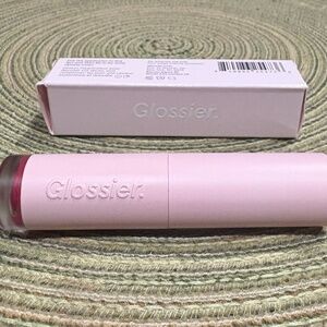 Glossier G Suit Soft Touch Lip Crème in color Flip 6 ml